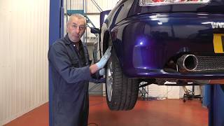 Changing the rear brake pads on an MGF