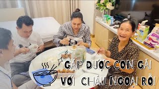 Mẹ Tính vào tới SG nấu bữa cơm rồi đem vào bệnh viện thăm con gái với cháu ngoại