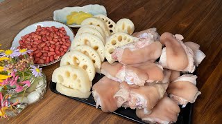 莲藕猪脚再加红皮花生又好看又好吃还很健康的汤（lotus root with pig legs soup ）