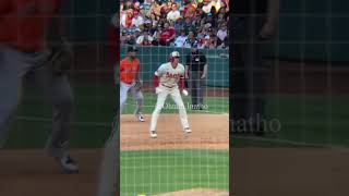 In the moment when a pitched ball hit the batter's face, Shohei Ohtani's reaction