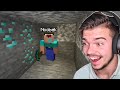 UCZĘ NOOBKA KOPAĆ JEGO PIERWSZE DIAMENTY w Minecraft! (śmieszne)