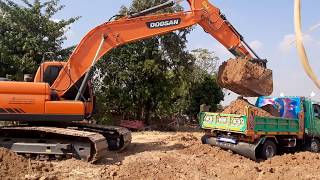 แกะกล่อง DOOSAN DX225LCA บุ่งกี๋ใหญ่จัด 1.2 คิว อุ้มหนัก ดั้มแรง excavator and truck EP.6013