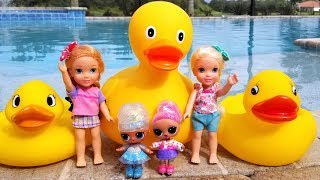 Play by the Pool ! Elsa and Anna toddlers - Ducks - LOL dolls - water fun - splash - slide