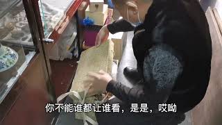 因为熟了，古玩店老板拿出压箱底的宝贝，马哥说：乾隆大赏瓶啊！