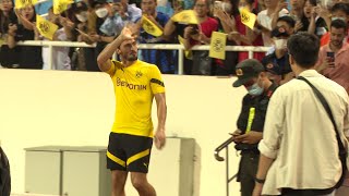 Cận cảnh nhà vô địch World Cup Mats Hummels & dàn sao Borussia Dortmund đổ bộ xuống SVĐ Mỹ Đình