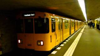 Roll signs and old cars on the U4 at Nollendorfplatz