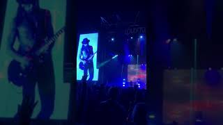 Dave Navarro being an absolute badass on the guitar - Louder Than Life 9/24/21