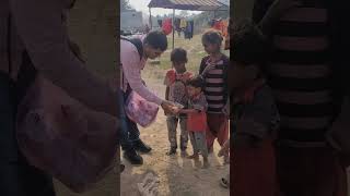 छोटे छोटे बच्चौ की खुशी #trending #Humanity #respect #helping #youtube shorts #ytshort #viral videos