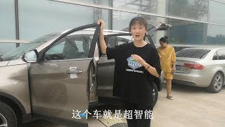 白雪去4S店试驾福特领界，动心想买车，暗示泥土哥赶紧行动吧！