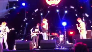 Afterpartees sings Blondie on Pinkpop 2014