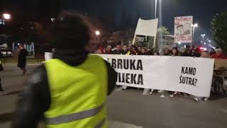 Protestna šetnja do zgrade Vlade