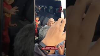 Rame Banget Ketika Moana Sama Bu Icis Turun dari Mobil..