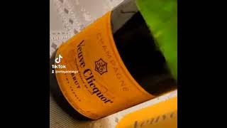 Happy New Year! Enjoyed some #veuveclicquot champagne with my fam to kick off 2022