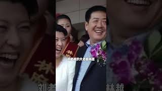 2021年，49歲的閆學晶為前夫兒子舉辦婚禮，曝光她身旁3歲女孩的真實身份