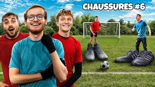 On joue au foot avec des CHAUSSURES de plus en plus GRANDES