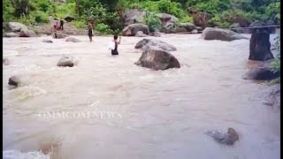 Students Use Rope To Cross Flooded Stream In Ganjam