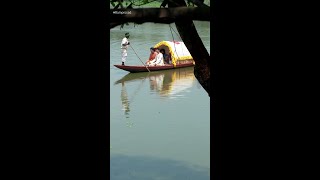 মাকে উৎসর্গ করে লেখা রামপ্রসাদের গান শুনে সবার মন জুড়িয়ে যেত।