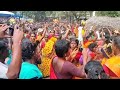 முள் படுக்கையில் ஆக்ரோஷமாக ஆடும் பெண் சாமியார்