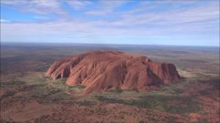 オーストラリアツアー 2016　世界遺産ウルルをヘリコプターから眺める