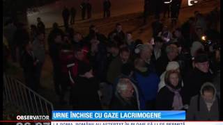 Confruntări violente între români şi forţele de ordine în jurul secţiilor din Paris şi Torin