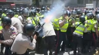 URGENTE: Manifestantes chocan con policía en Venezuela