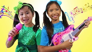 Wendy & Jannie Pretend Play Kids Got Talent Nursery Rhymes Sing-Along Song Challenge