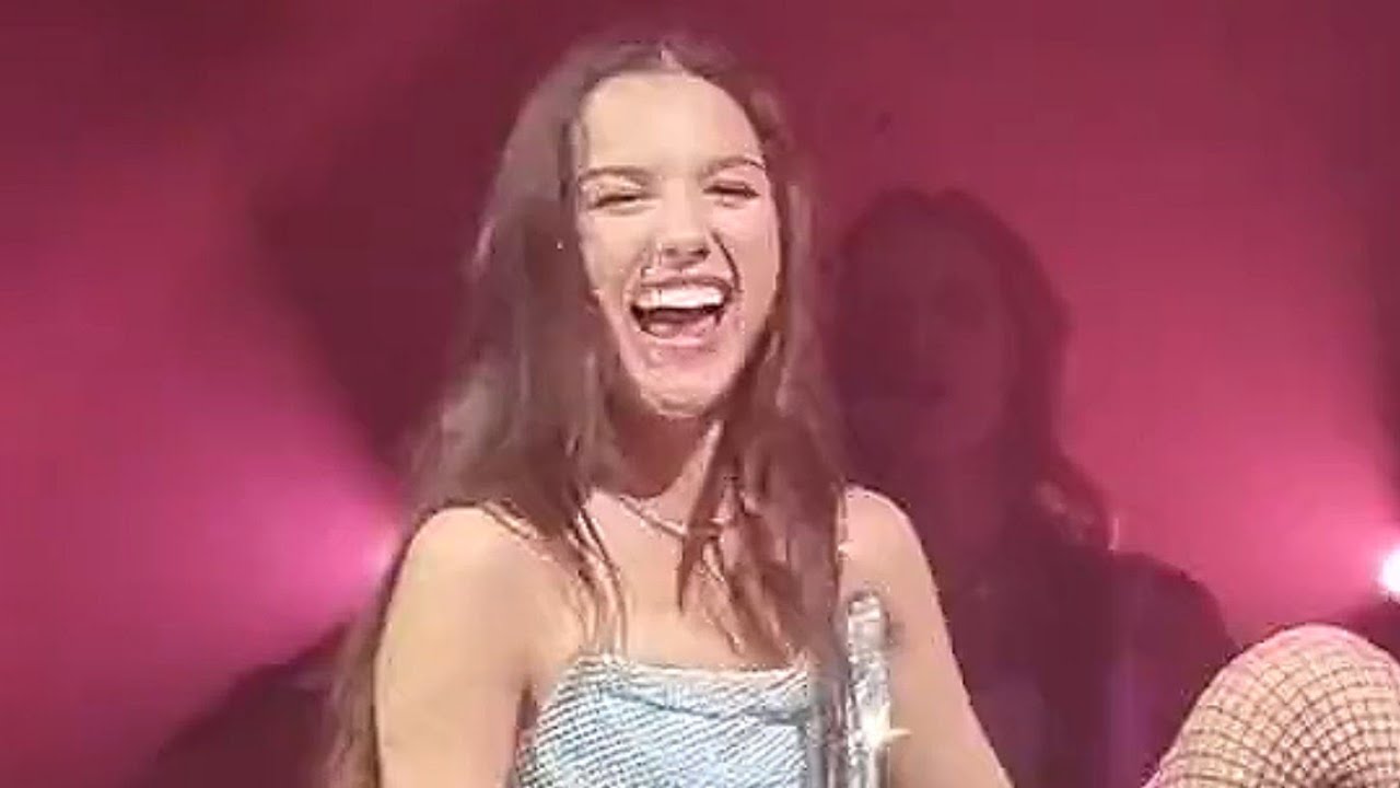 Olivia Rodrigo LAUGHING at fans singing on stage