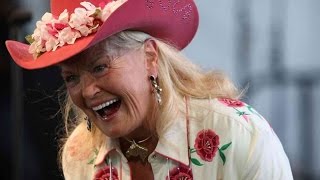 Lynn Anderson, Rose Garden singer, dies, aged 67