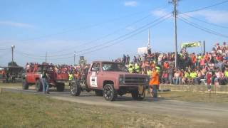 Red Dodge Vs Pink Chevy Tug Of War At Wapak Tug Fest South View