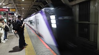 [ジョイント音]E353系 S207編成 S107編成 特急富士回遊48号・かいじ48号新宿行が3分遅れて国立駅3番線を通過するシーン