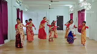 mohore pithite bihu dance song...by priya chetry and students