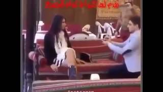 تقدم لها للزواج امام الناس ولكن ردة فعلها كانت صادمة