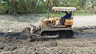 งานดันบ่อกับรถ KOMATSU D2-3 DOZER