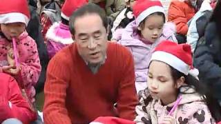 Children celebrate Christmas with Henry Tang(18.12.2010)