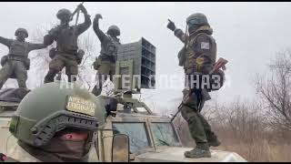 Russian Spetsnaz dance on the battlefield to the music they turn on from the armored carrier