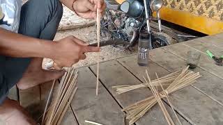 Proses mengirat bambu belah tipis untuk bahan anyaman - Kerajinan tangan dari bambu
