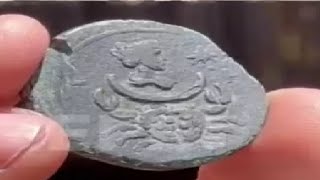 Arqueólogos hallan antigua moneda con grabado de diosa romana de la Luna en las costas de Israel