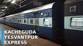 17603 Kacheguda Yesvantpur Express at Guntakal