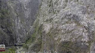 1061208立霧溪切鑿形成的太魯閣峽谷（Taroko Gorge）奇景