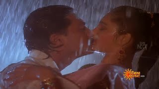 Aishwarya wet body deep navel ass show lip kiss hottest rain song Mamagaru