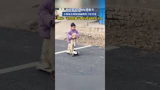 【人类幼崽】萌娃带着小狗玩滑板车，小狗站在萌娃前面的样子好可爱，网友：可爱的狗子和有爱心的小主人