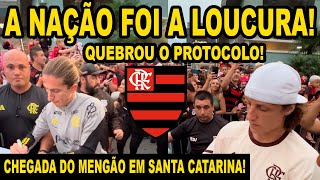 QUEBROU O PROTOCOLO! FILIPE LUIS LEVOU TORCIDA DO MENGÃO A LOUCURA NA CHEGADA EM SANTA CATARINA E+