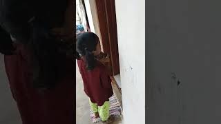 தெருவில் இருந்த நாய்க்கு குழந்தை ஆதரவு# street 🐕# child love#shorts#