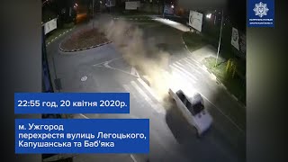 Нетверезий водій скоїв наїзд на клумбу в Ужгороді