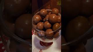 #asmr #chocolate #malteser #yummy😋😋 #satisfying #sweets #amazing #shorts #shortsvideo