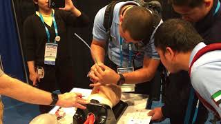 Medics from United Arab Emirates try the Vie Scope