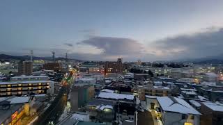 岩手県盛岡市｜サンデュエル上田｜街灯りの美しい、10階バルコニーからの夕刻の眺望