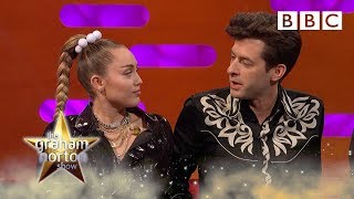 Why Miley Cyrus blanked Mark Ronson's call 😳 - BBC