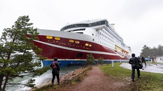 Ostsee-Fähre mit 331 Passagieren auf Grund gelaufen