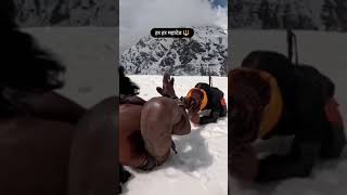 Sadhus in the Himalayas worship Lord Shiva in the snow.🙏#sadhu